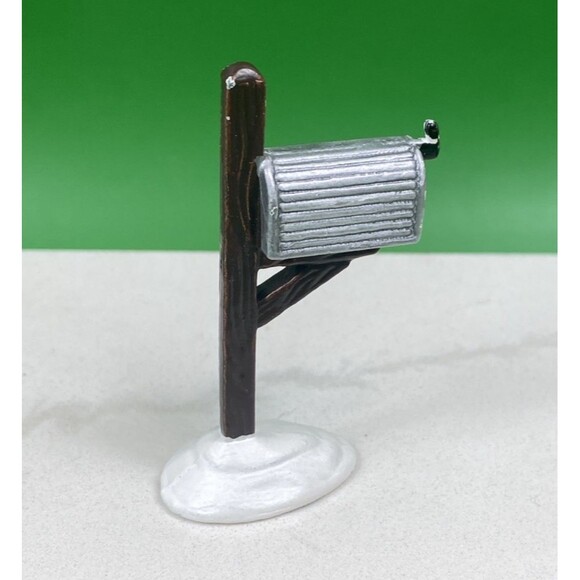 VTG Dept 56 Snow Village #5132-2 Set of 2 Fire Hydrant and MailBox Retired 1998 - Picture 8 of 12